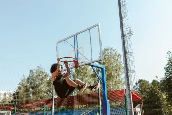 basketball player dunking